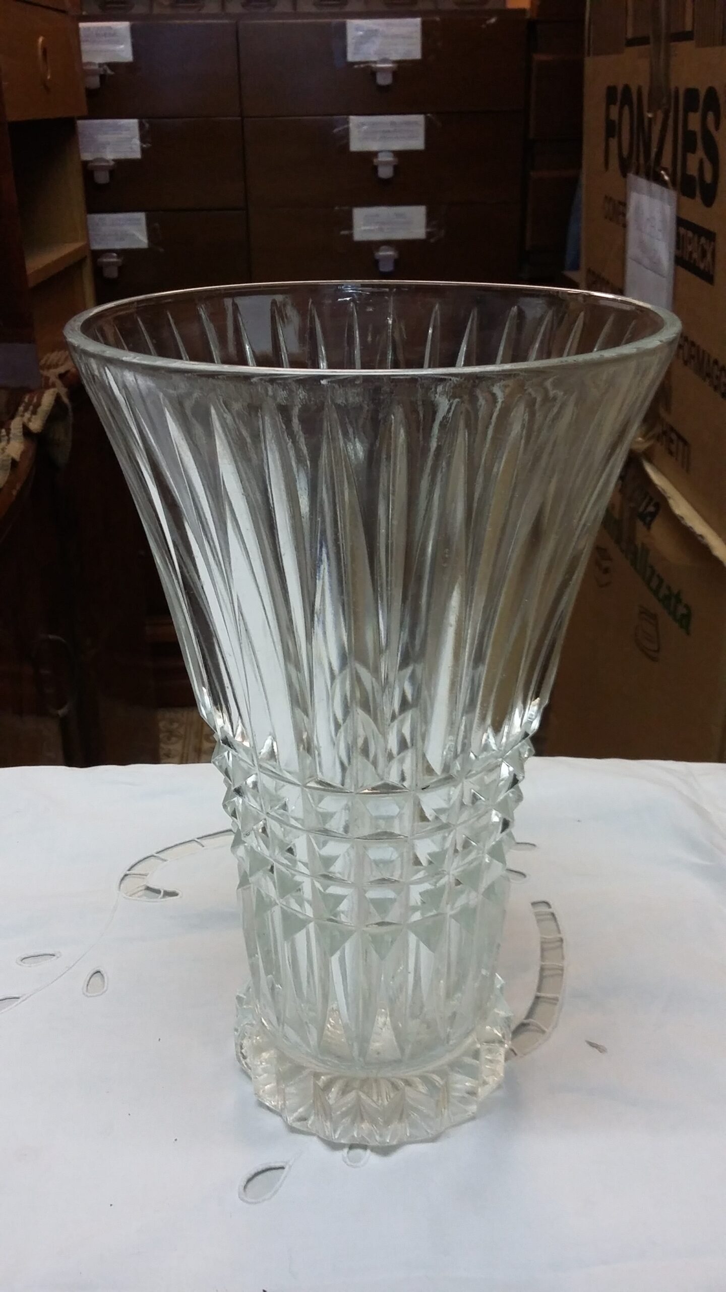 Bellissimo vaso da fiori in vetro stilizzato – Vintage