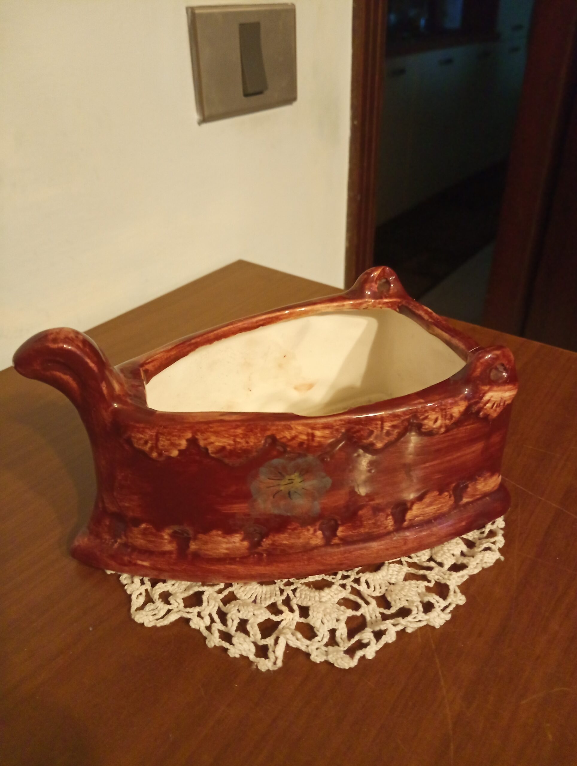 Porta vaso a ferro da stiro, in ceramica – Vintage
