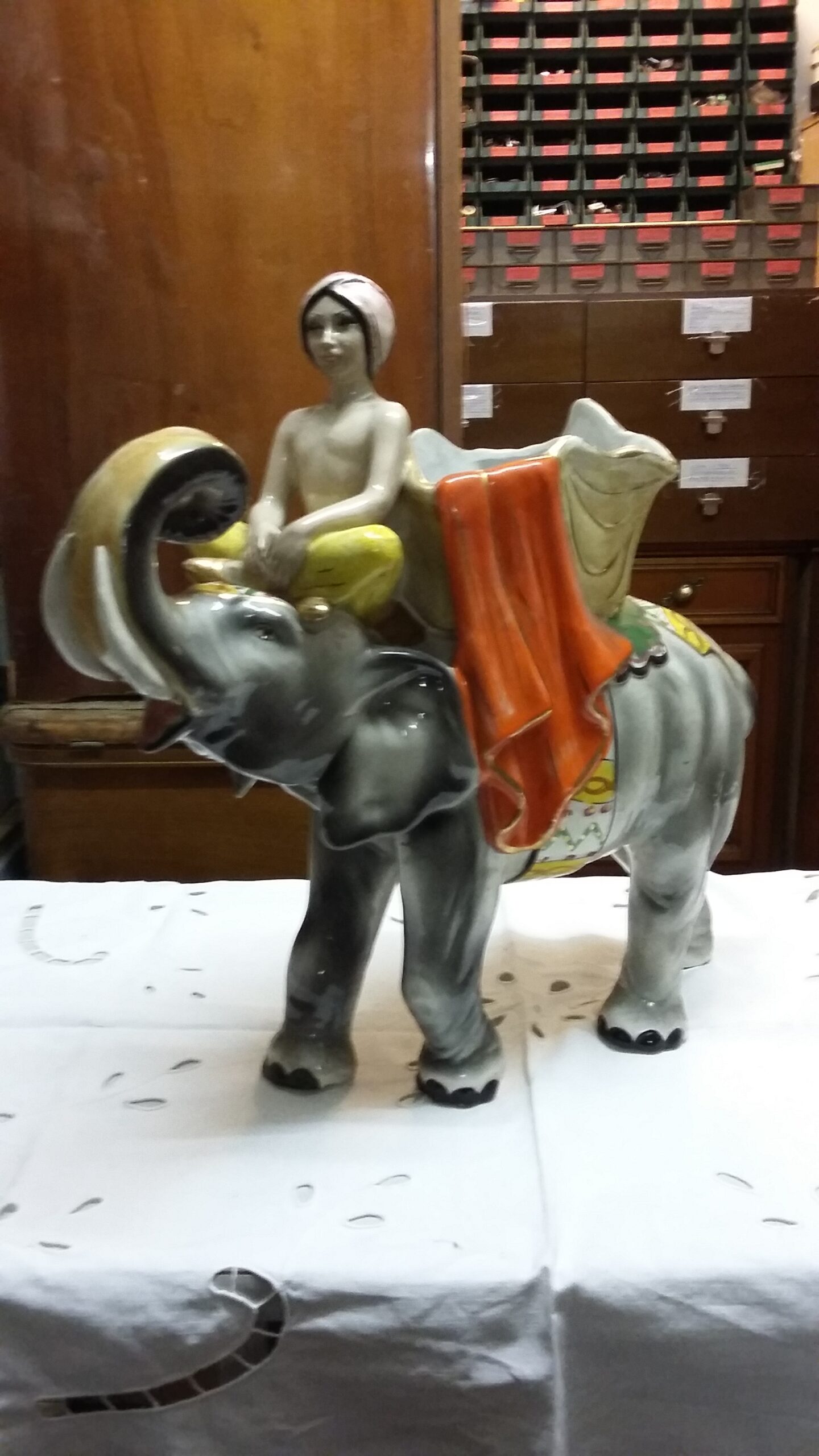 Grande elefante con portantino, in ceramica – Vintage