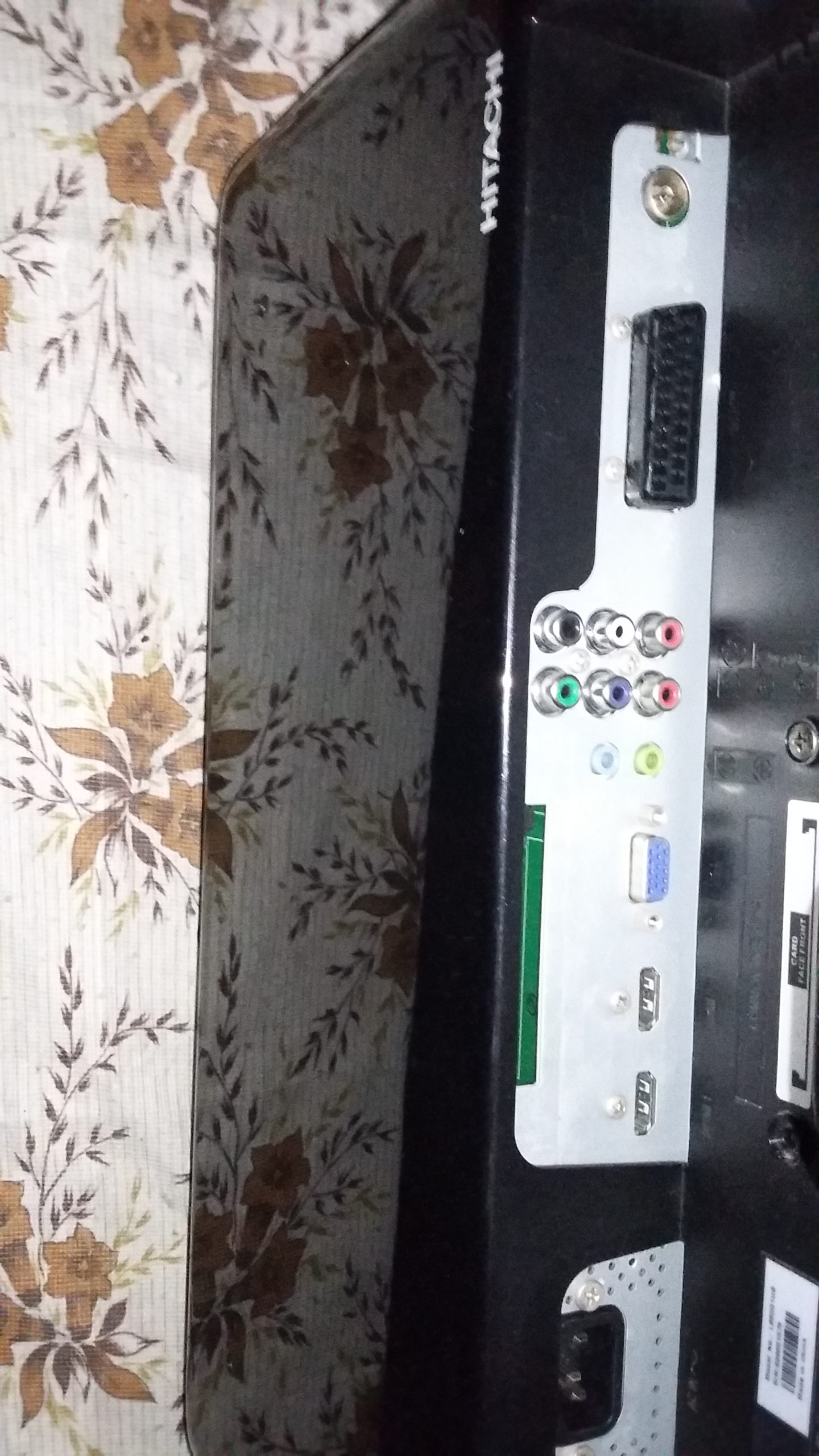 Tv HITACHI a schermo piatto