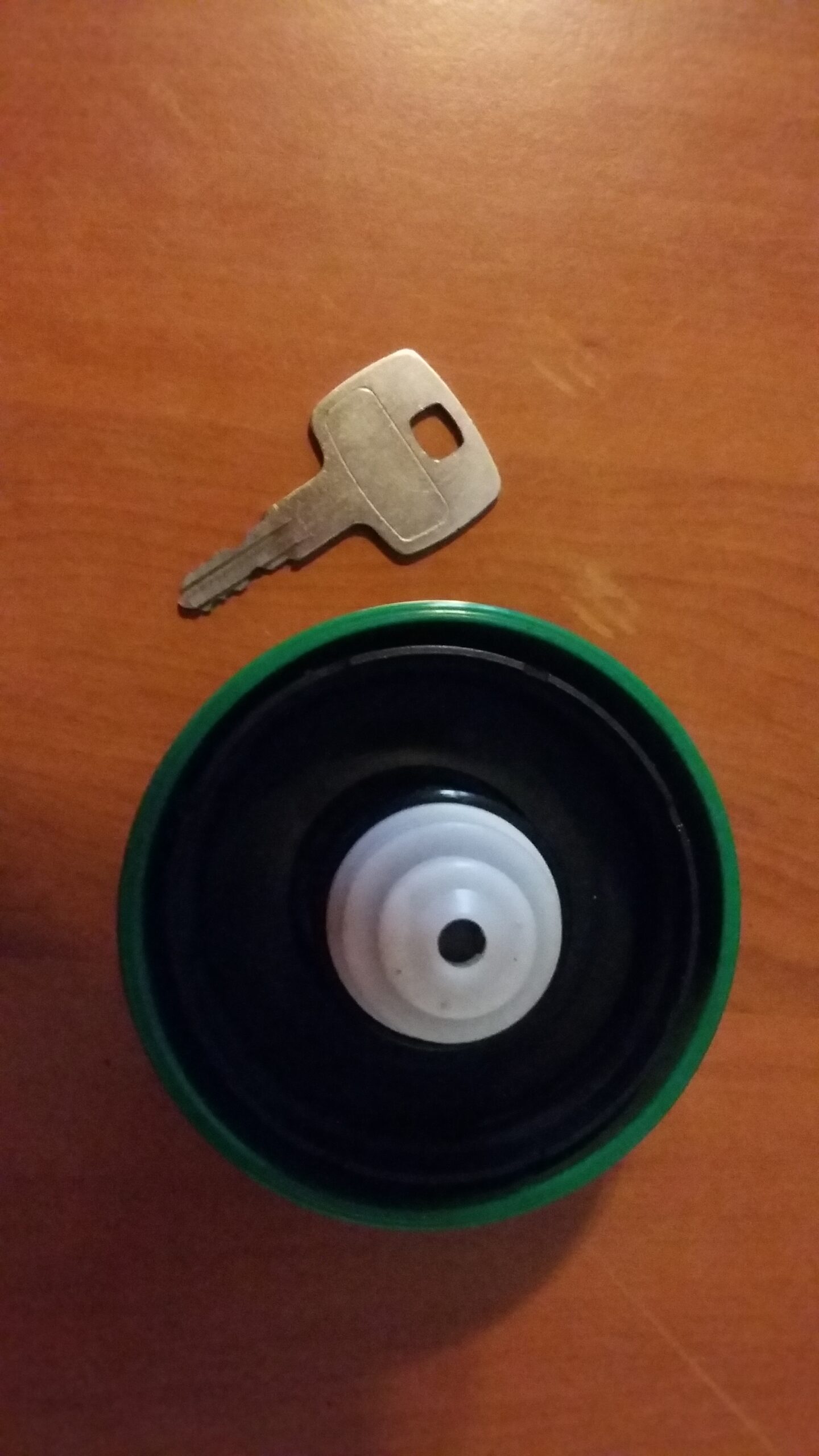 Tappo serbatoio della benzina con chiavi