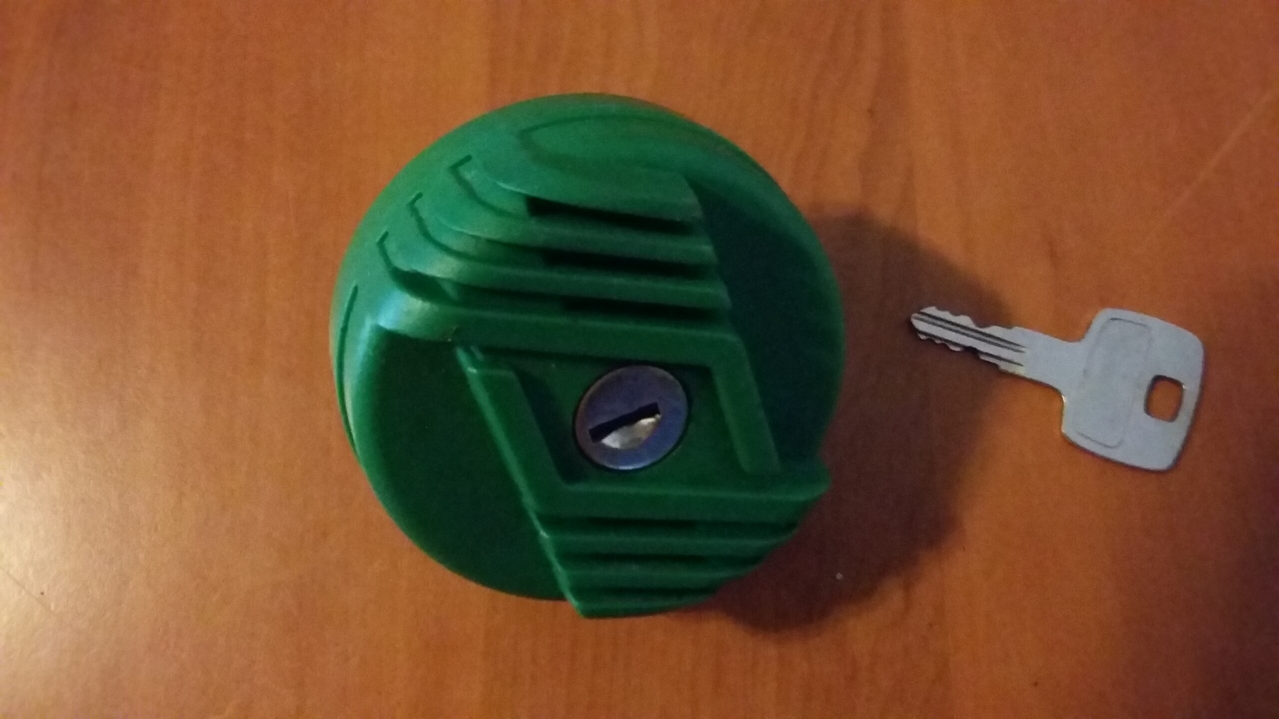 Tappo serbatoio della benzina con chiavi