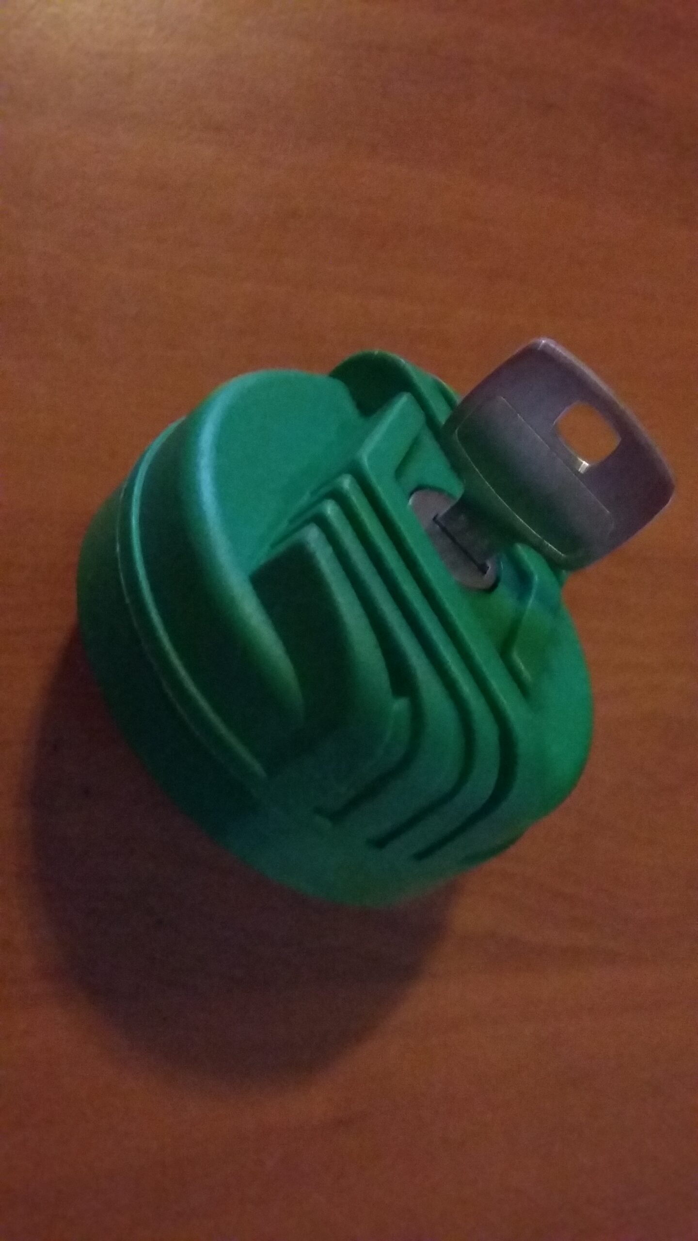 Tappo serbatoio della benzina con chiavi