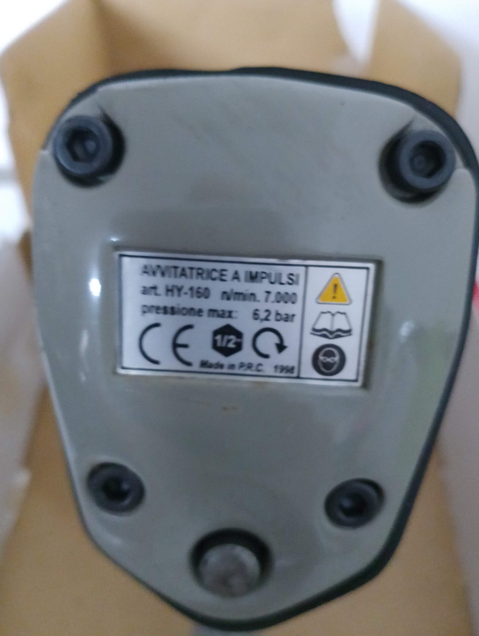 Avvitatore/ svitatore a impulsi pneumatico ad aria compressa