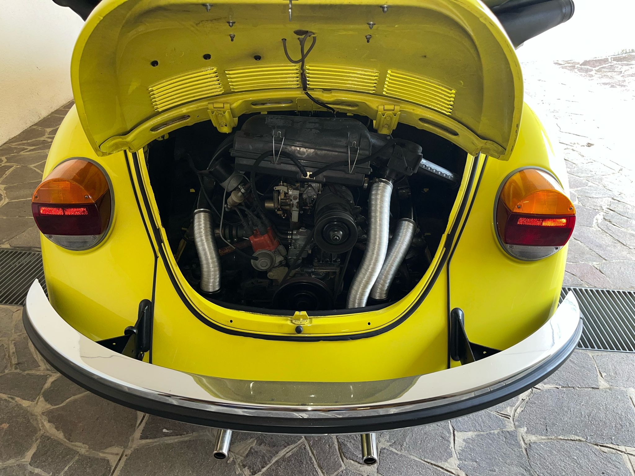 Vendo Maggiolone cabrio.