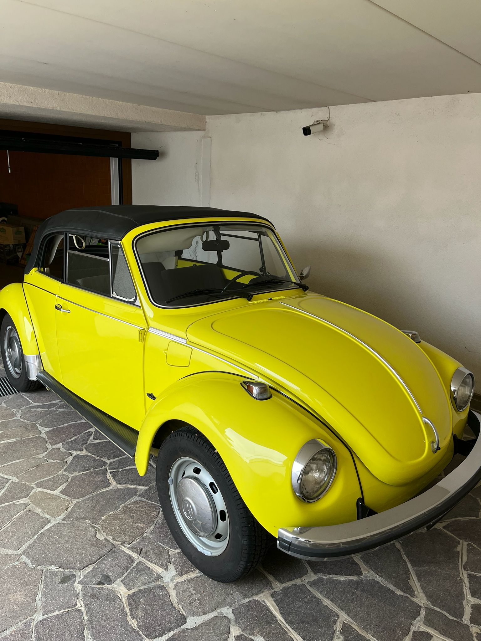 Vendo Maggiolone cabrio.