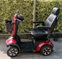 Vendo scooter elettrico di colore rosso per anziani o persone con difficoltà motorie, usato poco