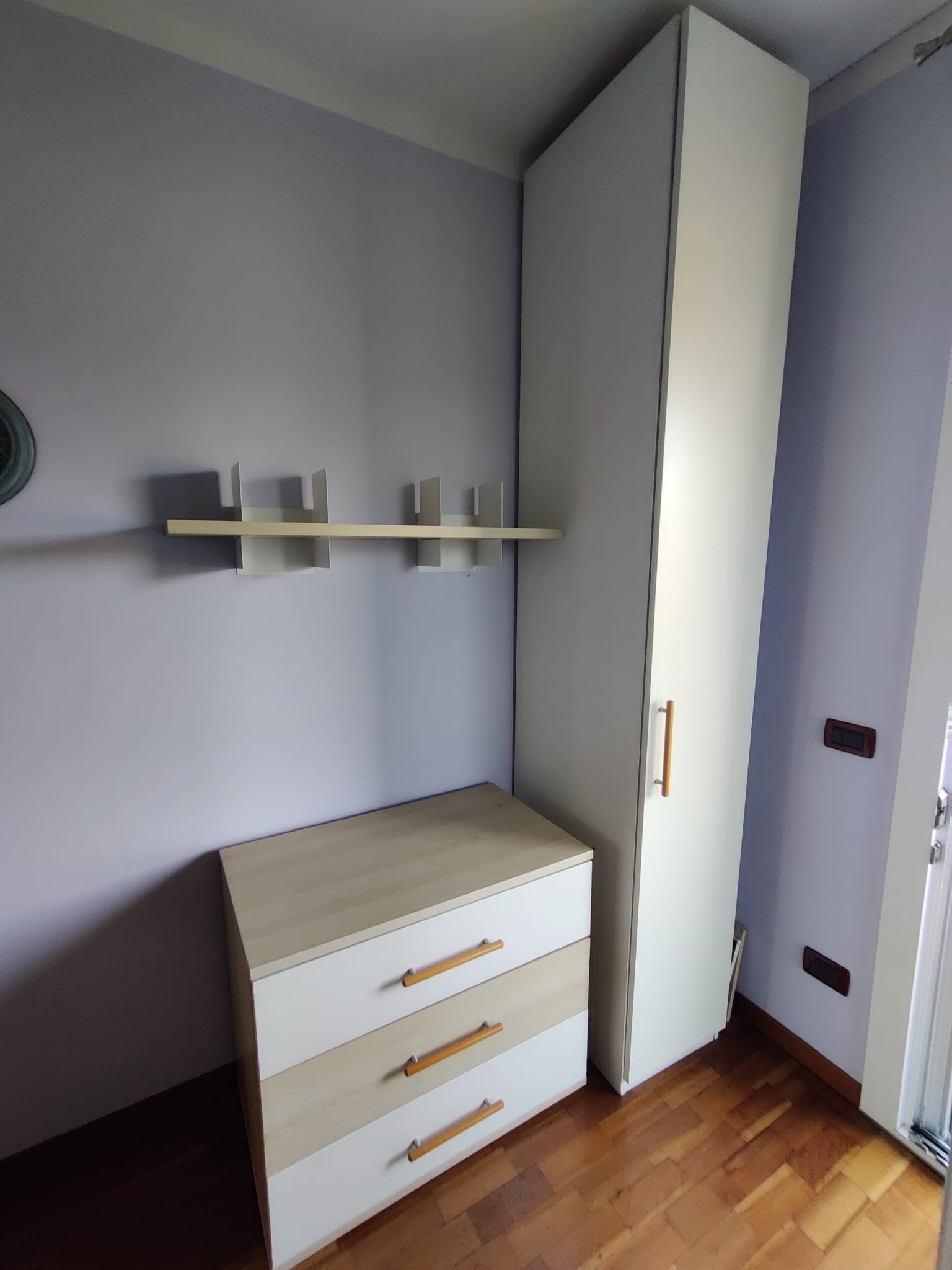 Vendo Letto a una piazza e mezza in ecopelle e mobili camera