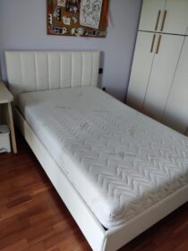 Letto-con-materasso-vista-SX